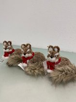 Winterdecoratie: realistisch beeld eekhoorn (stof) - set van 3 stuks (met sjaal)