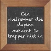 Wijsheden op krijtbord tegel over Sport met spreuk :Een wielrenner die doping ontkent ik trapper niet in