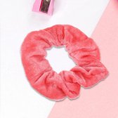 Scrunchie Velvet Strawberry - haarwokkel - Haarelastiek - Haaraccessoire (1 stuk)