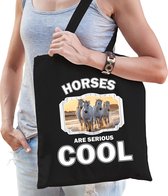 Dieren witte paarden katoenen tasje volw + kind zwart - horses are cool boodschappentas/ gymtas / sporttas - cadeau paarden fan