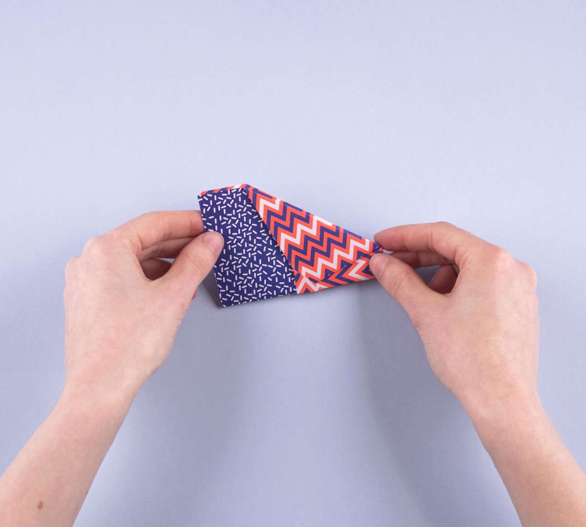 OMY - PAPER AIRPLANES TO COLOR