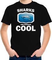Dieren haaien t-shirt zwart kinderen - sharks are serious cool shirt  jongens/ meisjes - cadeau shirt haai/ haaien liefhebber - kinderkleding / kleding 158/164