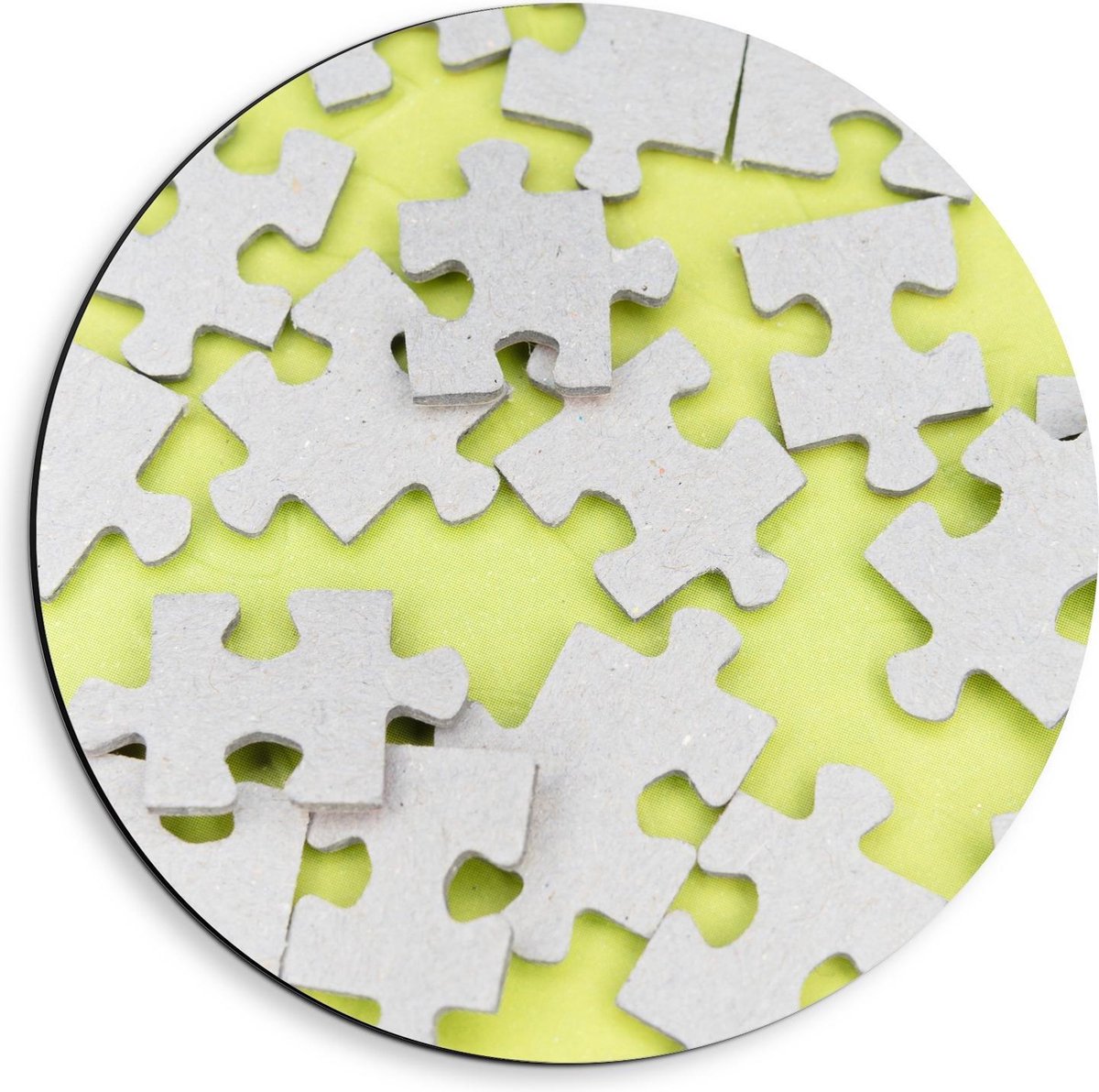 Dibond Wandcirkel - Witte Puzzelstukjes op Gele Achtergrond - 40x40cm Foto op Aluminium Wandcirkel (met ophangsysteem)