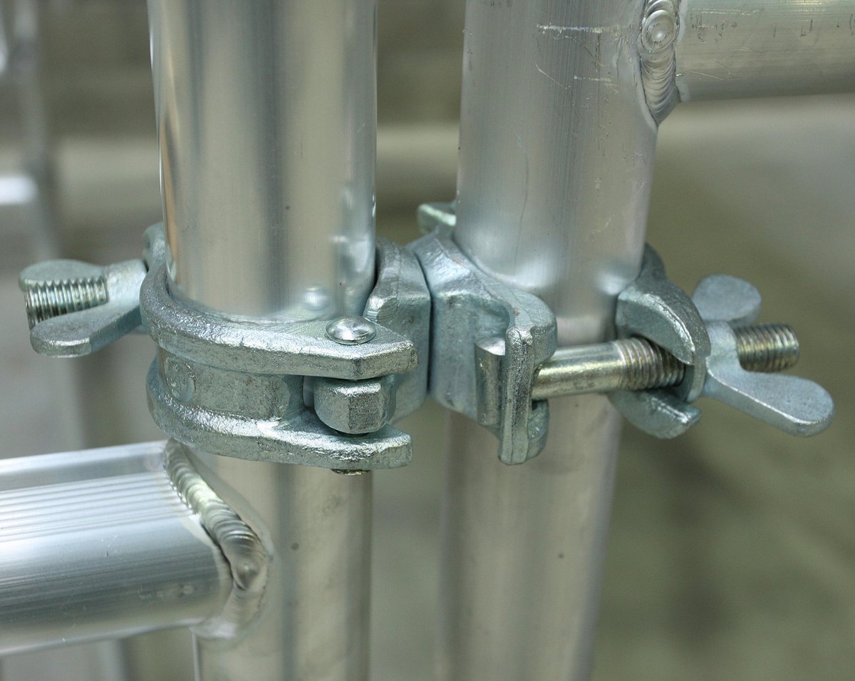 Uitwijkconsole rolsteiger - nu met aluminiumspindel verstelbaar.