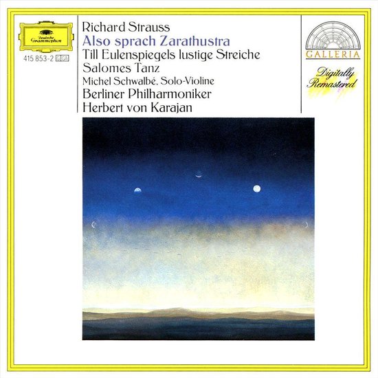 Albumhoes met hemellandschap: nachtblauwe lucht met drie manen, een verlichte horizon met glooiende heuvels. "Richard Strauss Also sprach Zarathustra".