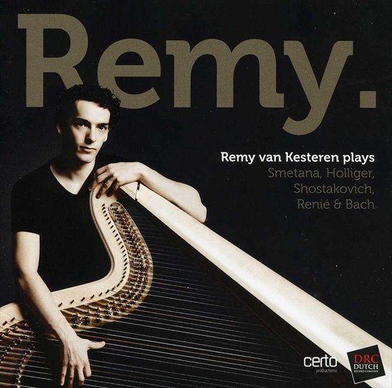 Man met zwarte t-shirt leunt op een harp. Titel: Remy. Remy van Kesteren speelt Smetana, Holliger, Shostakovich, Reni& Bach.