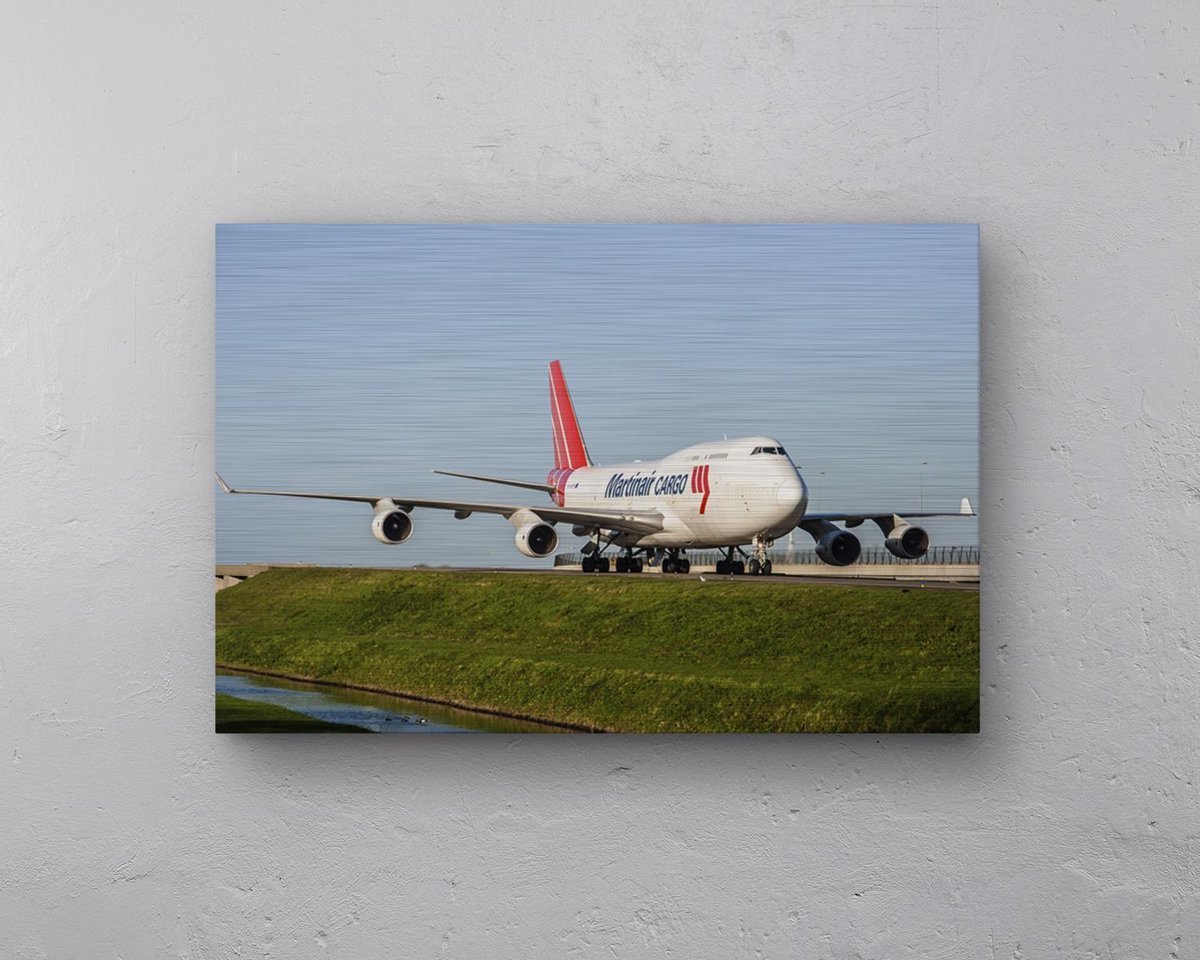 - Schilderij - Martinair Boeing Taxiënd Inclusief Ophangplaatjes Luchtvaart Muurdecoratie - Multicolor - 60 X 40 Cm