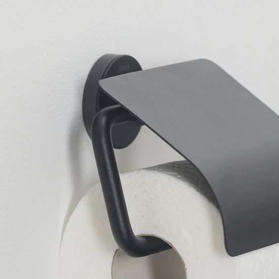 Gros plan d'un porte-rouleau toilette noir avec rabat.