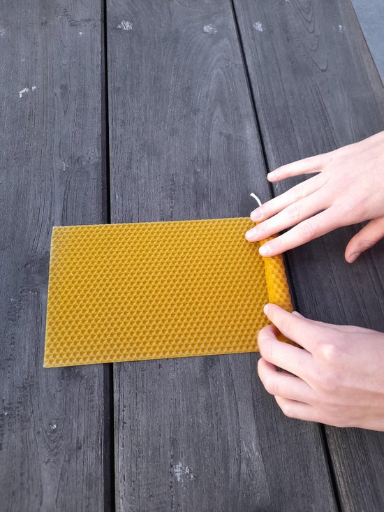 KAARSEN MAKEN - KNUTSELPAKKET ROLKAARSEN UIT ECHTE BIJENWAS - 5ST - DIY - RECHTSTREEKS VAN DE IMKER - kaarsen maken - knutselen zelf maken natuurlijk - leuk origineel Cadeau topcadeaus cadeaus ideaal kaars volwassen bijen meisjes jongens geschenk