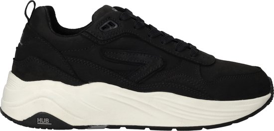 Zwarte HUB sneaker met witte zool, veters en kenmerkende zijstreep.