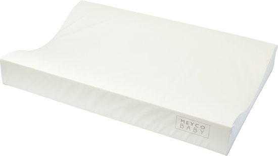 Een roomwitte Meyco Baby commode, 50x70cm, met een subtiel logo aan de zijkant.