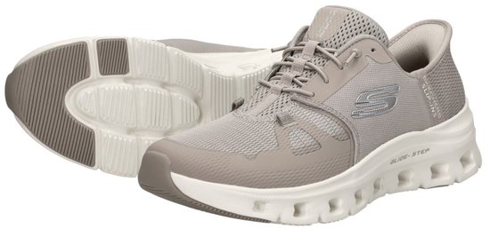 Beige Skechers Slip-ins Glide-Step sneakers met vetersluiting en een grijs detail op de zool.