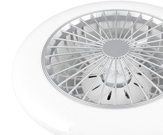 Close-up van witte ventilatorplafondlamp met metalen rooster