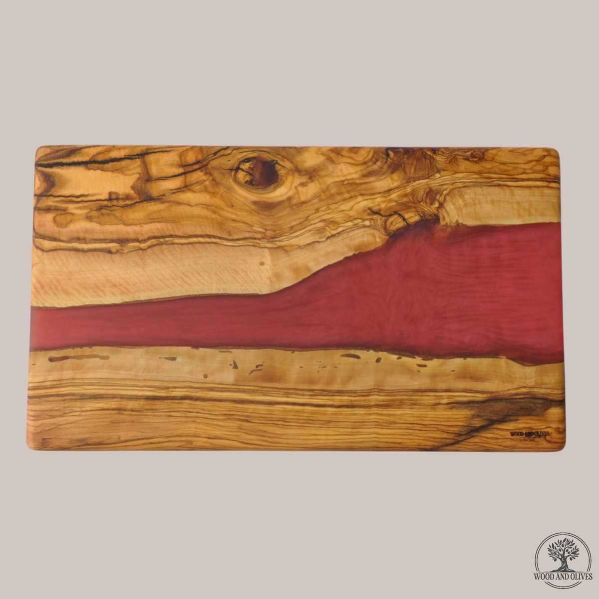 Wood and Olives - Olijfhouten Serveerplank met Epoxy - Koraalroze - Handgemaakt - 23x40 cm