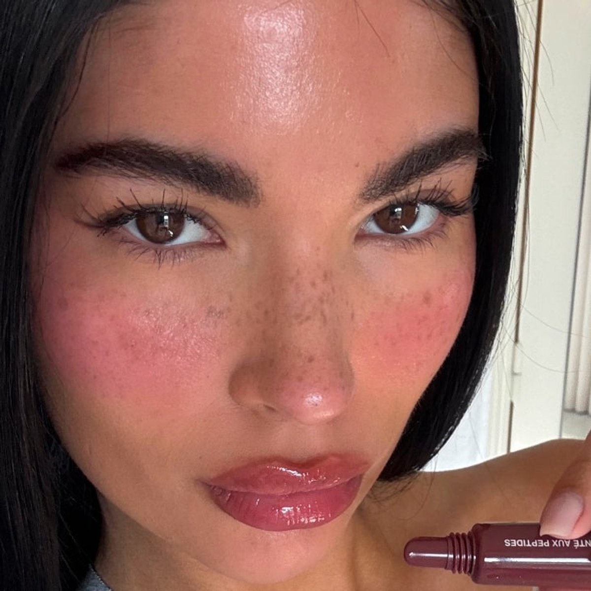 Rhode Peptide Lip Tint - The Tinted Lip Layer in Core Shades - warm berry brown - pbj — cadeau in Verzorging - foto 3