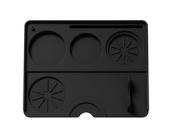Adore Maison Barista Tamper Mat XL – Groot Formaat – Met Opbergvakken voor Tamper, Distributor & Lepel – Antislip Siliconen Mat – Beschermt je Aanrecht – Voor Thuisbarista en Professional