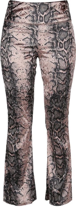 Rechte bruine legging met zwart slangenprintpatroon.
