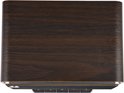 Edifier D32 luidspreker met een donkerhouten gebogen behuizing, metalen grille en zilveren details.