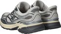 Achterkant van zilverkleurige Skechers sneakers met mesh en metallic details.