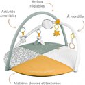 Babygym met verstelbare bogen, zachte en gestructureerde materialen, en speelelementen.