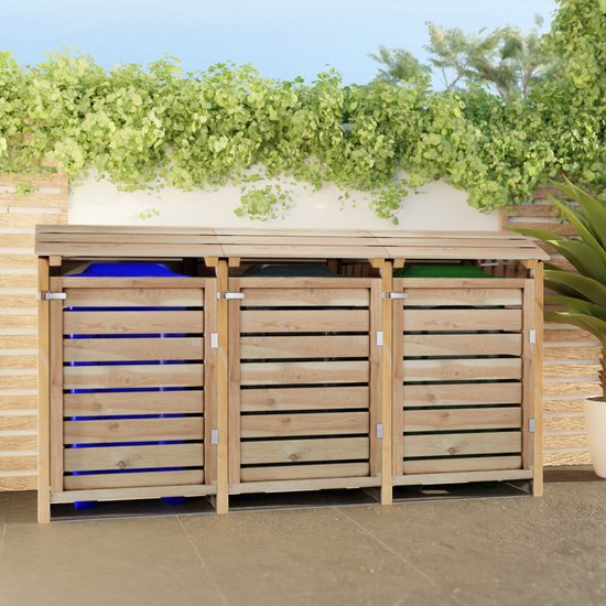 Drie houten containerombouwen met afgedekte deuren, op een terras met planten.