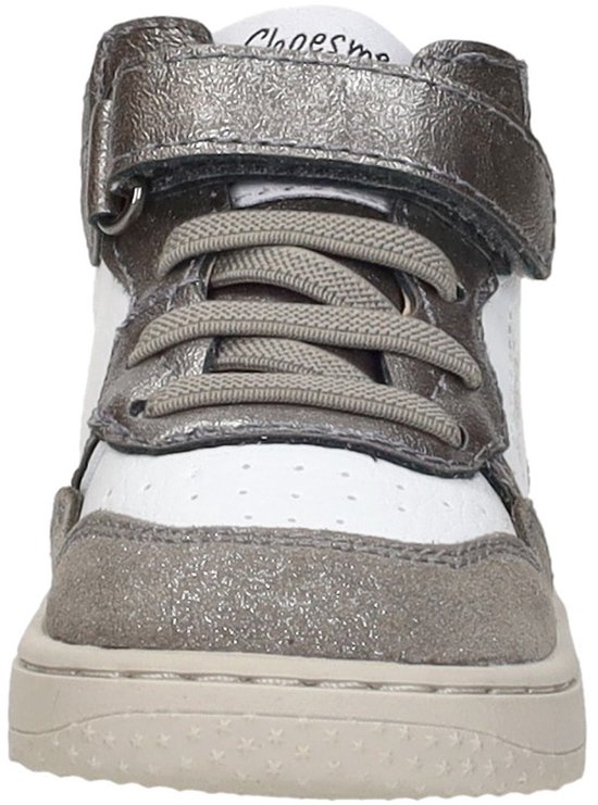 Wit met zilverkleurige glitterrand en sluiting, grijs met zilverkleurige veter.