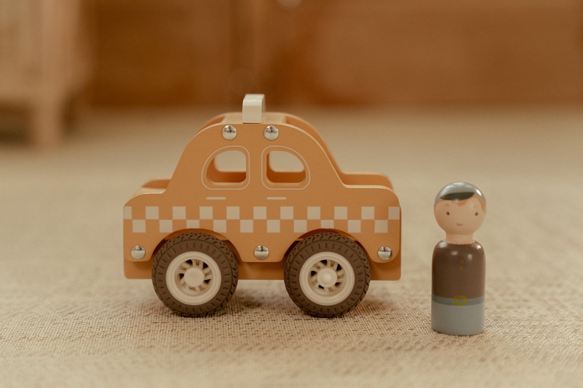 Little Dutch houten taxi speelgoed auto voor kinderen. — afbeelding 5