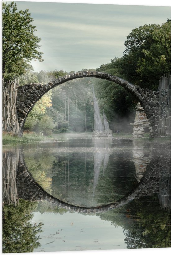 WallClassics - Acrylglas - Brug in het Kromlau-azalea- en Rododendronpark, Duitsland - 70x105 cm Foto op Acrylglas (Met Ophangsysteem)