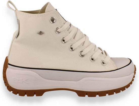 Witte hoge sneaker van British Knights met veters en een bruine rubberen platformzool.