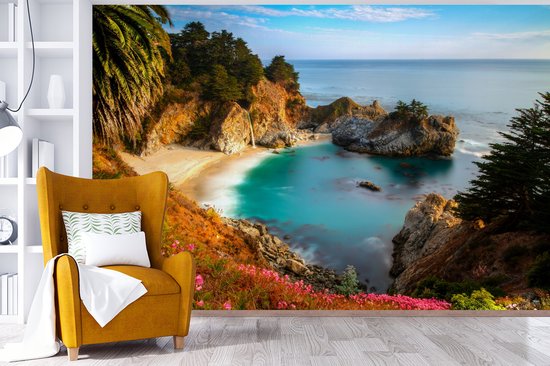 Behang - Fotobehang McWay waterval bij Big Sur in Amerika - Breedte 360 cm x hoogte 240 cm