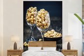 Behang - Fotobehang Popcorn in wijnglazen - Breedte 155 cm x hoogte 240 cm
