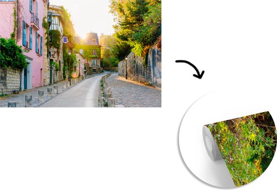 Behang - Fotobehang Schijnende zon in een steeg - Breedte 420 cm x hoogte 280 cm