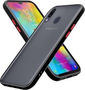 Coque Cadorabo pour Samsung Galaxy M20 en Zwart Mat - Boutons Rouges - Coque de protection hybride avec intérieur en silicone TPU et dos en plastique mat