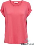 Coralroze t-shirt met omgerolde korte mouwen.