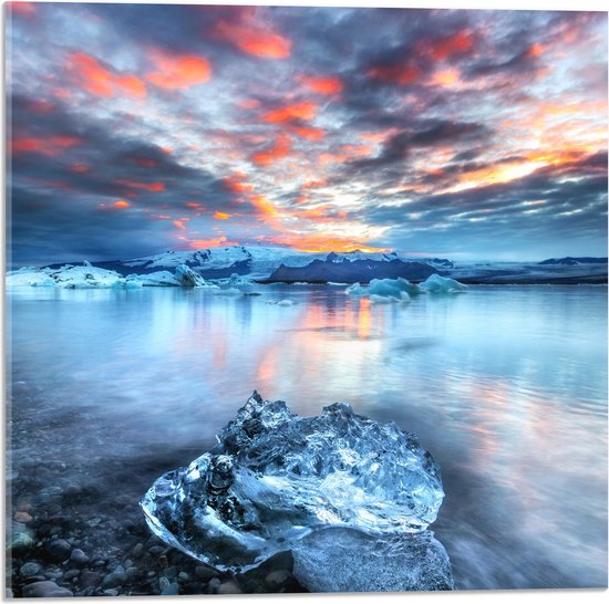 WallClassics - Acrylglas - Meerkleurige Lucht boven IJslandschap met Rotsen - 50x50 cm Foto op Acrylglas (Met Ophangsysteem)