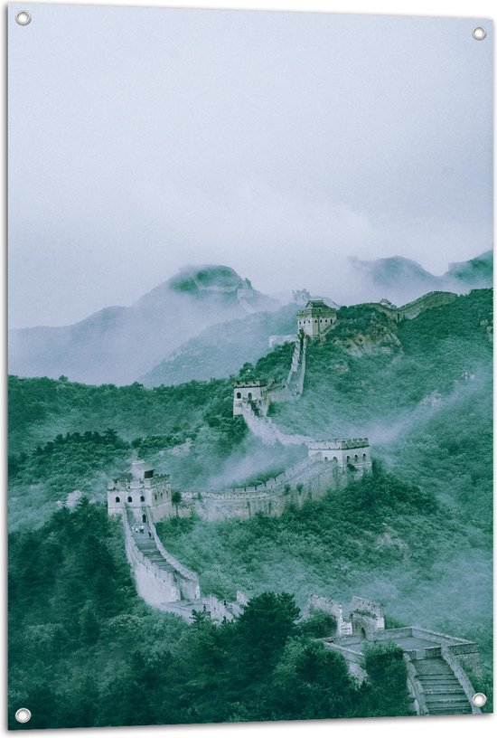 WallClassics - Tuinposter – Chinese Muur door Bosgebied in China - 70x105 cm Foto op Tuinposter (wanddecoratie voor buiten en binnen)