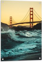 WallClassics - Tuinposter – Wilde Zee bij Golden Gate Bridge in San Francisco - 60x90 cm Foto op Tuinposter (wanddecoratie voor buiten en binnen)