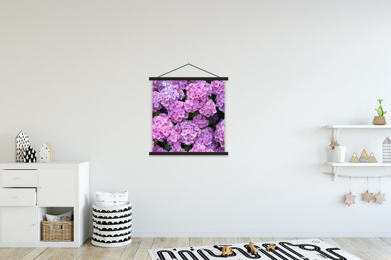 Posterhanger incl. Poster 60x60 cm - Schoolplaat - Bloemen - Hortensia - Struik - Roze - Bloemblaadjes - Textielposter - Zwarte latten