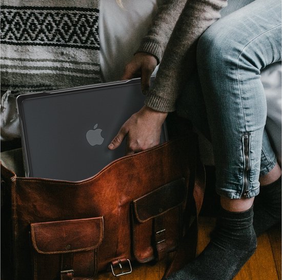 Mobigear Housse pour ordinateur portable compatible avec Apple MacBook Air 13" (2022-2024) Coque rigide pour ordinateur portable MacBook Case | Mobigear Antichoc Pro - Zwart - Modèle A2681