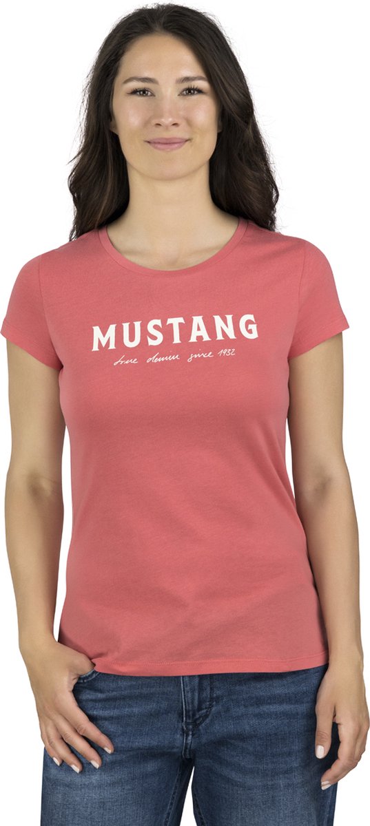 Mustang Dames T-Shirt Alexia C Logo slim fit Rood XXL Ronde Hals Volwassenen Basic T-shirt met korte mouwen en ronde hals gemaakt van 100% katoen