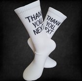 Sportsokken - Dank je wel Sokken - Volgende - leuke sokken - vrolijke sokken - witte sokken - tennis sokken - fitness sokken - valentijns cadeau - sokken met tekst - Verjaardags cadeau - grappige sokken - Socks waar je Happy van wordt - maat 37-44