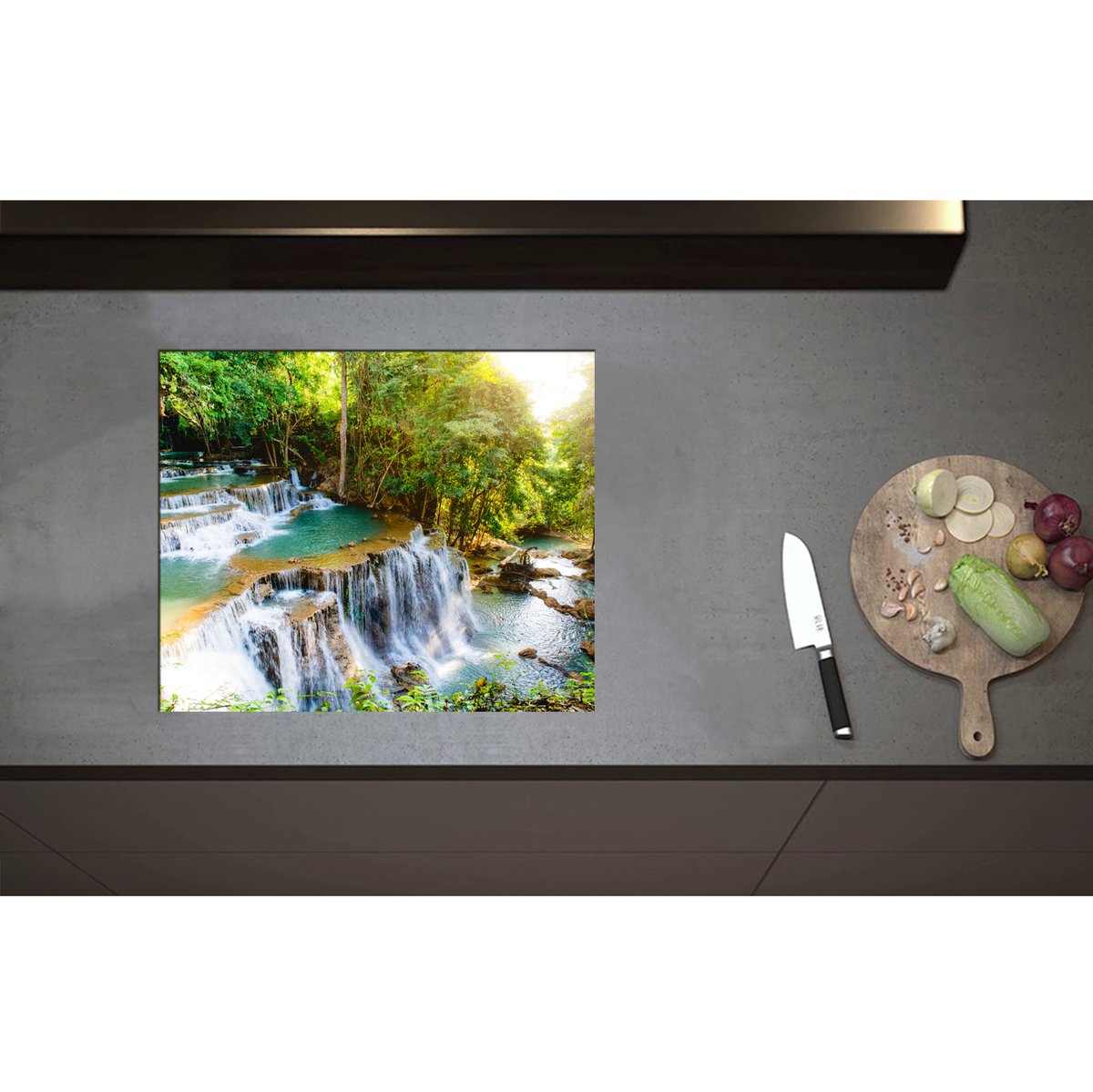 Inductieplaat Beschermer - Bos vol met Watervallen en Groene Bomen - 60x50 cm - 2 mm Dik - Inductie Beschermer - Bescherming Inductiekookplaat - Kookplaat Beschermer van Zwart Vinyl