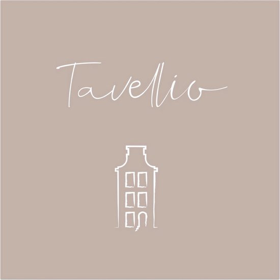 Tavellio merklogo in wit met een lijntekening van een grachtenpand op een beige achtergrond.
