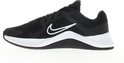 Zwarte Nike MC Trainer 2 sportschoen voor dames met witte zool en swoosh.