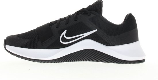 Zwarte Nike MC Trainer 2 sportschoen voor dames met witte zool en swoosh.