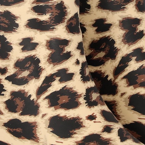 Gedetailleerd beeld van een panterprint in beige, bruin en zwart.