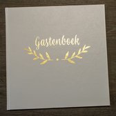XXL Gastenboek bruiloft met invulvragen - Luxe 30 x 30 cm hardcover met wit kunstlederen omslag met gouden bedrukking - Gastenboek huwelijk