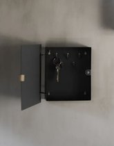 Storefactory Folkabo sleutelkastje - metaal / leder - zwart - 22 x 22 x 4 cm