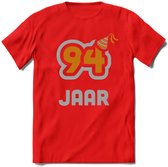 94 Jaar Feest T-Shirt | Goud - Zilver | Grappig Verjaardag Cadeau Shirt | Dames - Heren - Unisex | Tshirt Kleding Kado | - Rood - S