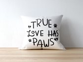 Valentijn Kussen met tekst: true love has paws | Valentijn cadeau | Valentijn decoratie | Grappige Cadeaus | Geschenk | Sierkussen